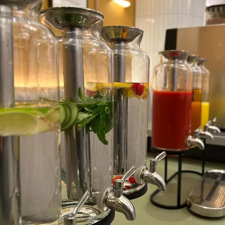 Отель Kimpton Main Frankfurt By Ihg 5*